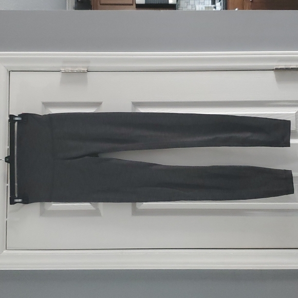 Lululemon leggings size 2 - Picture 3 of 4